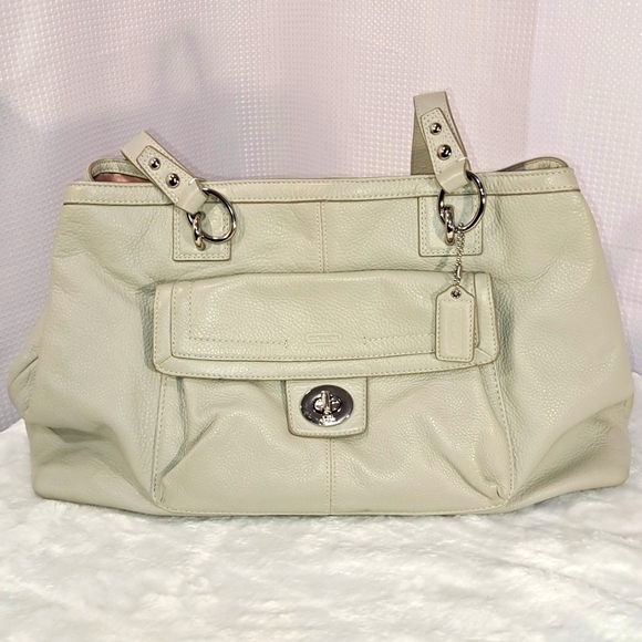 Coach Outstanding Condition - Picture 15 of 15